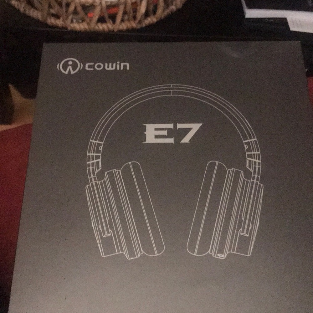 Noise cancellation headphones 🎧 (brand new)